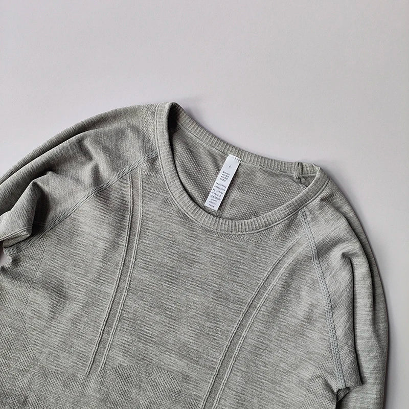 Women's Seamless Yoga Long Sleeve Gym Shirt — Slim Fit Running Fitness Top